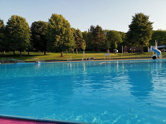 Schwimmbad Gro&szlig;furra er&ouml;ffnet (Foto: Badesportverein)