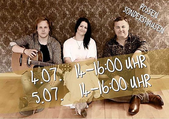 Strohspielplatz mit Wolf und Hase (Foto: privat)