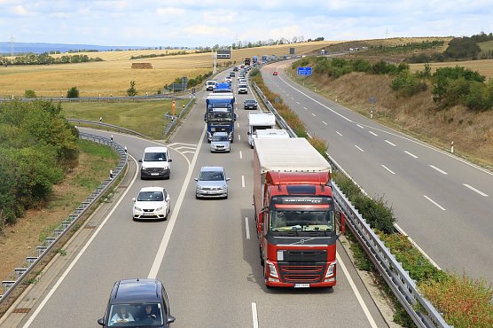 Panzer verlegt - Stau auf Autobahn (Foto: Silvio Dietzel)