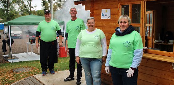 Verdienstvolle Faustballer geehrt (Foto: Karl-Heinz Herrmann)