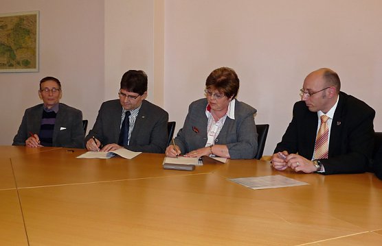 Unterzeichnung Koalitionsvereinbarung CDU /SPD (Foto: Karl-Heinz Herrmann)