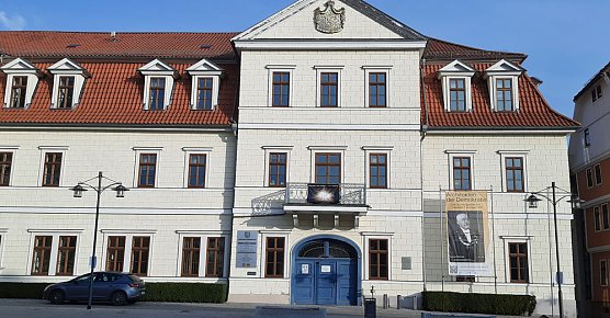 Vorfristig Banner zu sehen (Foto: Karl-Heinz Herrmann)