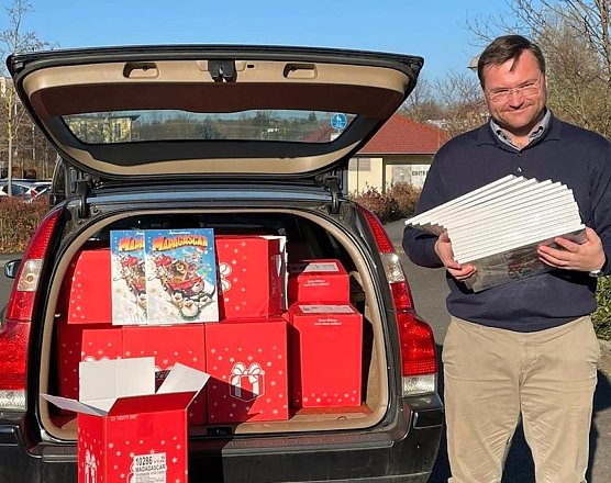 Stefan Schard überrascht Kinder (Foto: Stefan Schard) Stefan Schard überrascht Kinder (Foto: Stefan Schard)
