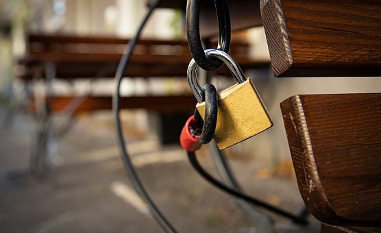 Wegen Corona geschlossen: Die Gastronomie z&auml;hlt zu den am st&auml;rksten von der Pandemie betroffenen Branchen. Um die finanziellen N&ouml;te der Besch&auml;ftigten zu lindern, fordert die Gewerkschaft NGG Soforthilfen im Dezember. (Foto: NGG)