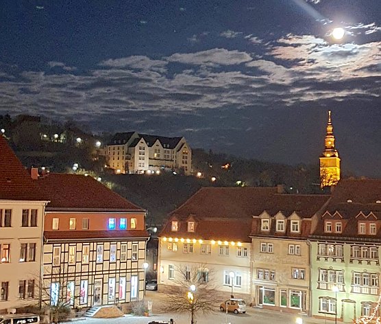 Weihnachtliches Bad Frankenhausen. Blick &uuml;ber den Anger auf den Hausmannsturm und die Residenz. (Foto: Nicole Huck)