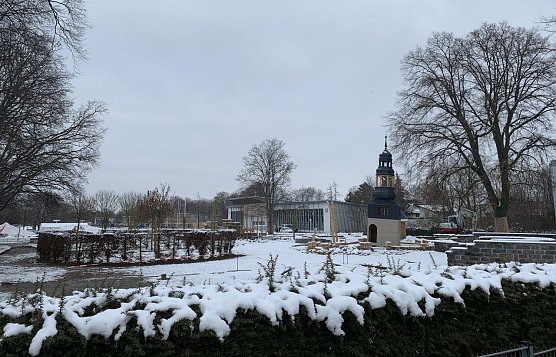 Der Schiefe Turm der Frankenh&auml;user Oberkirche, gestaltet von B&auml;tzoldt�s Garten- und Landschaftsbau GmbH aus Bad Frankenhausen (Foto: Galabau Th&uuml;ringen)