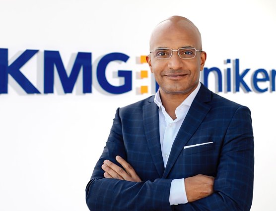 Sprechstunde beim Schulterspezialisten: Chirurg M. Kenawy (Foto: KMG Kliniken Beteiligungs GmbH)