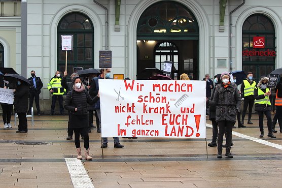 Landesweite Frisör Proteste gegen die Corona-Politik (Foto: oas) Landesweite Frisör Proteste gegen die Corona-Politik (Foto: oas)