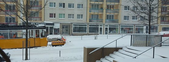 Stra&szlig;enbahn mit Schneepflug (Foto: Nicole Schulz)