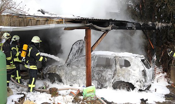 Auto in NIederspier brennt komplett aus (Foto: Silvio Dietzel)