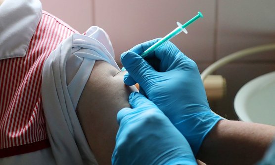 Covid19 Impfung im Pflegeheim Schloss Sophie von K&uuml;hn in Gr&uuml;ningen und im Seniorenzentrum Am Waidhof  (Foto: Katarina Krausholz Diakonieverbund Kyffh&auml;user)