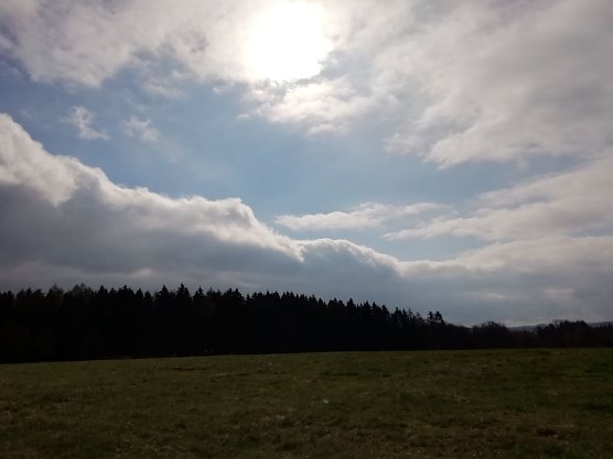 Sonnenschein gab es heute morgen auch hoch oben in Sophienhof (Foto: W. Jörgens) Sonnenschein gab es heute morgen auch hoch oben in Sophienhof (Foto: W. Jörgens)