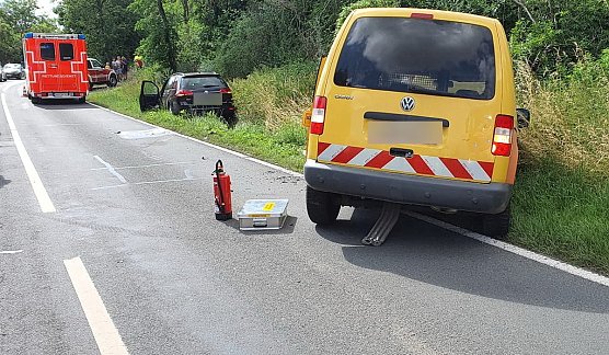 In den Gegenverkehr geraten (Foto: Freiwillige Feuerwehr Bad Frankenhausen) In den Gegenverkehr geraten (Foto: Freiwillige Feuerwehr Bad Frankenhausen)
