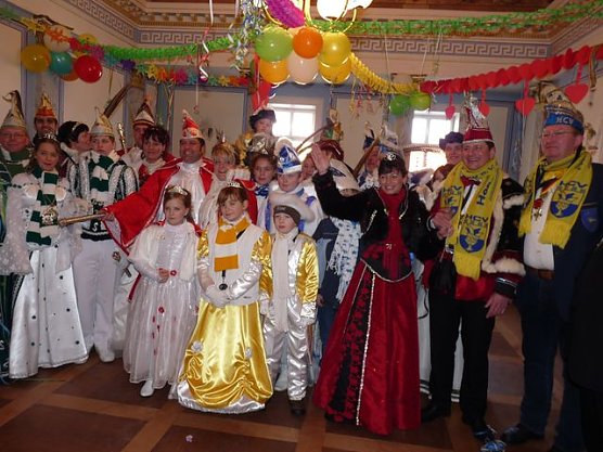 Erst&uuml;rmung Rathaus (Foto: Karl-Heinz Herrmann)