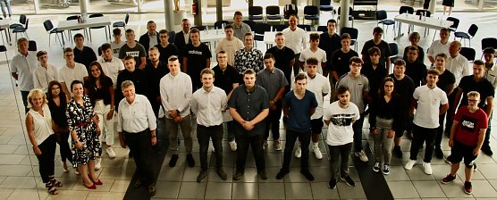 40 neue Azubis begr&uuml;&szlig;te man heute bei der Autohaus Peter Gruppe (Foto: agl)