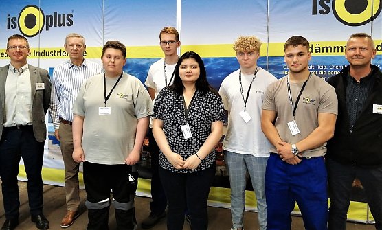 F&uuml;nf neue Auszubildende bei Isoplus (Foto: Isoplus)