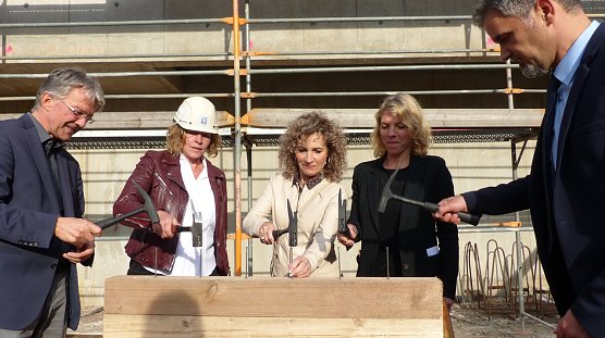 Daniel Klajner, Intendant Theater Nordhausen, Nadine Kummer, HTI Greu&szlig;en;   Landtagspr&auml;sidentin Birgit Keller; Susanna Karawanskij, Ministerin f&uuml;r Infrastruktur und Landwirtschaft, OB Kai Buchmann (Foto: nnz)