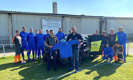 Fußballer des VfB Oldisleben mit neuem Outfit (Foto: VfB Oldisleben) Fußballer des VfB Oldisleben mit neuem Outfit (Foto: VfB Oldisleben)