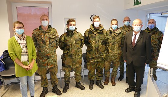 Bundeswehrsoldaten unterst&uuml;tzen das Gesundheitsamt im Kyffh&auml;userkreis (Foto: LRA Sondershausen)