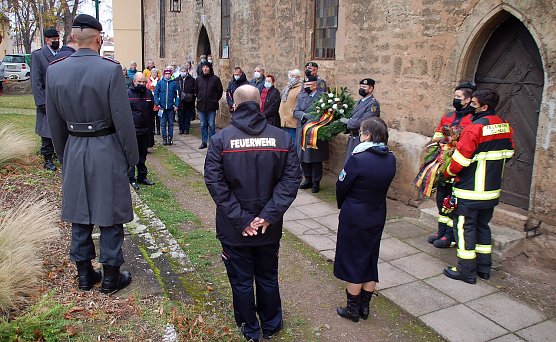 Gedenken an die Opfer des 1. und 2. Weltkriegs in Clingen (Foto: V. K&ouml;nig)