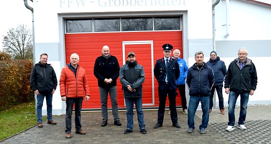 Das Feuerwehrger&auml;tehaus in Gro&szlig;berndten wurde nach der Sanierung von B&uuml;rgermeister Steffen Grimm &uuml;bergeben (Foto: Stadtverwaltung Sondershausen)