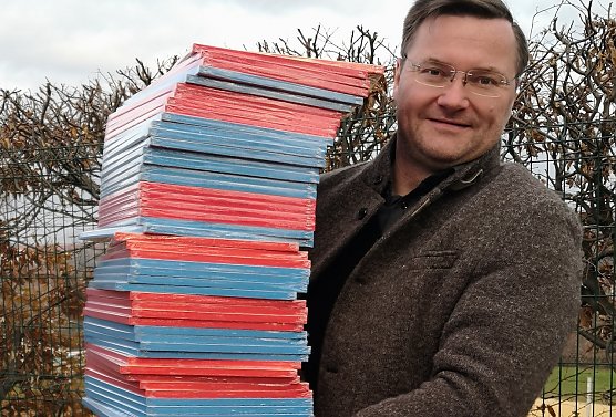 Stefan schart verteilt wiederAdventskalender (Foto: privat)