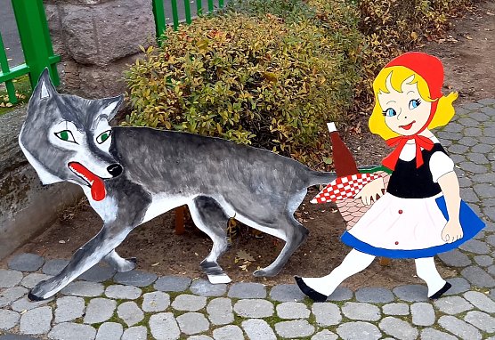 Märchenweg in der Kindervilla (Foto: Katrin Milde) Märchenweg in der Kindervilla (Foto: Katrin Milde)