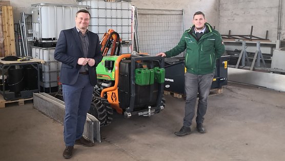 v.l. Landtagsabgeordnete Stefan Schard (CDU) im Gespr&auml;ch mit Kai-Michael Urspruch, Gesch&auml;ftsf&uuml;hrer des Gew&auml;sserunterhaltungsverbandes Helme � Ohne�Wipper (Foto: Stefan Schard)