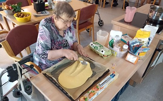 Backen f&uuml;r den guten Zweck (Foto: Daniela Schneevoigt-Novalis Diakonie)