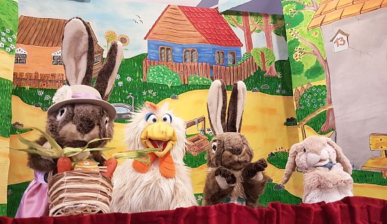 Die fr&ouml;hliche Jagd nach dem Eierdieb fasziniert alt und jung (Foto: Agentur)