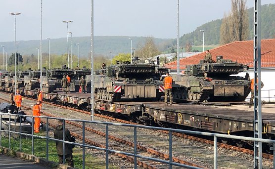Leopard 2 Panzer zur&uuml;ck in Bad Frankenhausen (Foto: S. Dietzel)