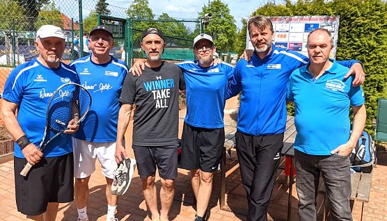 Herren 50 nach ihrem Sieg in Erfurt v.l.n.r. Lothar Hartung, Lothar Holzapfel, Ruslan Dick, Kay Schimmel, Nico Biebert und Frank Jansch. (Foto: Marcel Fromm)