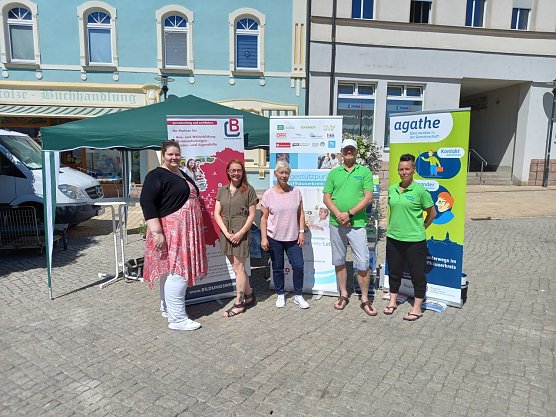 Beim Markttag in Bad Frankenhausen pr&auml;sentierten sich auch der Pflegest&uuml;tzpunkt und das Projekt Agathe (Foto: Landratsamt Kyffh&auml;user)