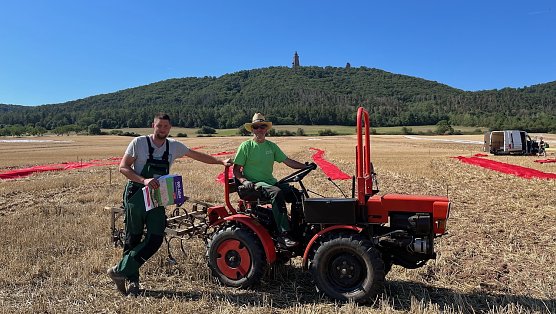 Entstehung des Bodenbildes in Bad Frankenhausen (Foto: Kyffh&auml;user Denkmal )