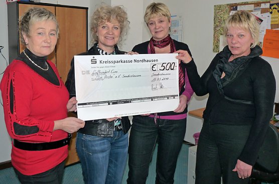 Scheck f&uuml;r "Arche e.V." (Foto: Karl-Heinz Herrmann)