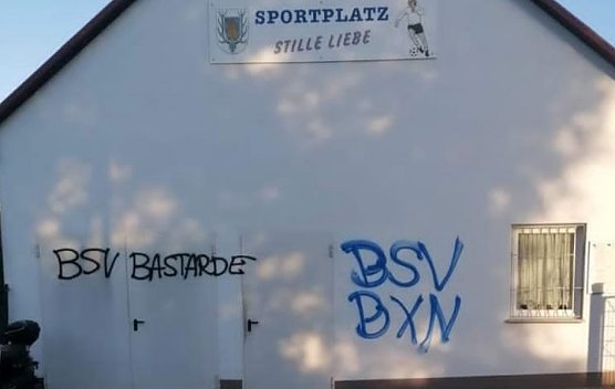 Schmierereien an Geb&auml;uden des SV Empor Sondershausen (Foto: M.Liedke)