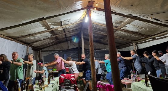 Bei Musik und guter Laune konnten die Feierg&auml;ste f&uuml;r kurze Zeit dem Alltag entfliehen (Foto: Petra Hartung)