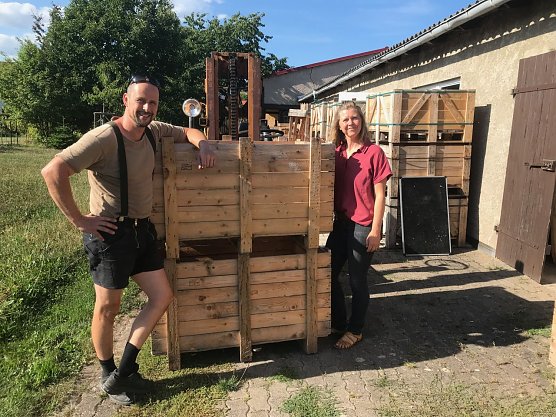 Alexander Ibe und Kathleen Hahnemann haben vor etwas mehr als zehn Jahren angefangen, ihre Mosterei aufzubauen (Foto: agl)