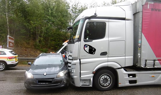 Ungew&ouml;hnlicher Unfall auf der A 71 (Foto: Autobahnpolizei)