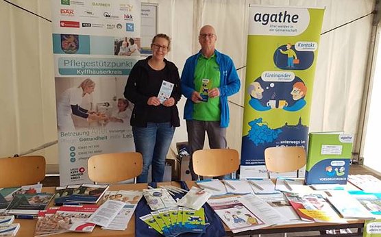 AGATHE- Berater und Mitarbeiterin des Pflegest&uuml;tzpunktes beim Tag der Gesundheit (Foto: Landratsamt Kyffh&auml;user)