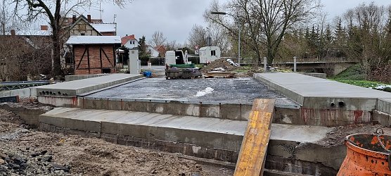 Fertigstellung der Urbachbrücke verzögert sich weiter (Foto: Steffen Gröbel) Fertigstellung der Urbachbrücke verzögert sich weiter (Foto: Steffen Gröbel)
