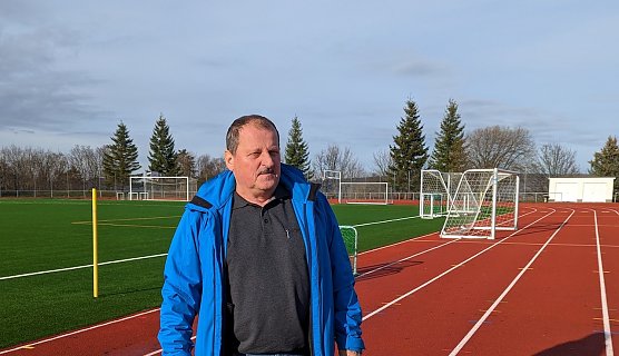 Klaus-Dieter Mosebach tr&auml;gt seit Jahrzehnten als Ehrenamtlicher dazu bei, den Nachwuchssport beim SV Gl&uuml;ckauf Sondershausen e.V. auf hohem Niveau zu halten.     (Foto: Janine Skara)