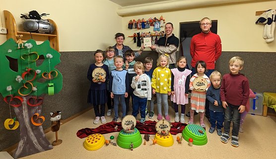 Die Kinder der Kita-K&auml;ferland kennen sich gut mit dem Wald und der Natur aus, daf&uuml;r erhielten sie den W&auml;ldk&ouml;nnerpreis (Foto: Janine Skara)