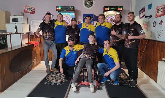 V.l. hinten: Meike Erdmann, Ren&eacute; Fischer, Nick Huschmann, Sebastian Sch&uuml;&szlig;ler, Christian Lutter, Steffen Pein, Benny Schewe; V.l. vorne: David Katzior, Edelfan Noa, Thomas Peglow. (Foto: Sven Linke)