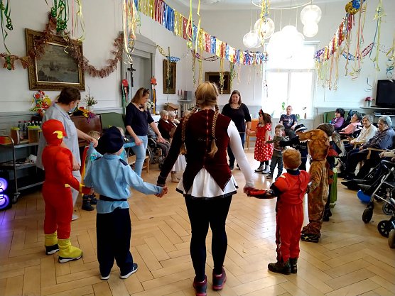 Fasching im Schloss Sophie von K&uuml;hn (Foto: Novalis Diakonie)