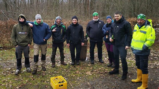 Das Team der Radsportler des SV Gl&uuml;ckauf Sondershausen, bereiteten bei kalten Temperaturen die Strecke f&uuml;r den Possenlauf vor (Foto: Gerd Schreivogel)