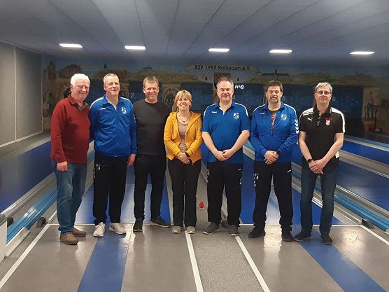 v.l.n.r.: Lange - Bertram - Gensch - Große - Herzau - Arnold u. Schröder. (Foto: Knut Herzau) v.l.n.r.: Lange - Bertram - Gensch - Große - Herzau - Arnold u. Schröder. (Foto: Knut Herzau)