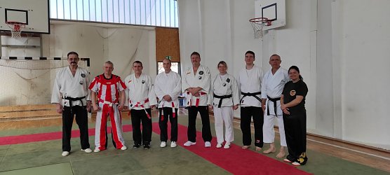 v.l.:  Sandra Bartholomae, Erfurt, Kung Fu; Michael Junk, Erfurt, Kongshoudao; Nico Hendrik, NDH, Qin Na u. Roudao; Linda Bank, Artern, Qin Na u. Jiu Jitsu, Werner Bank, Artern, Qin Na, Jiu Jitsu ATN; Joachim Retzek, Leinefelde, Qin Na,Roudao u. Jiu Jitsu; Thomas K&ouml;hler, NDH, Qin Na,Roudao u. Jiu Jitsu; Uwe Behringer, Arnstadt, Kick-Boxen, Qin Na, Jiu Jitsu und Eckhard Geyer, Artern, Qin Na,Jiu J  (Foto: W. Bank)