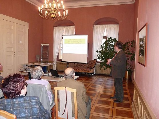 Treff f&uuml;r Neugierige (Foto: Karl-Heinz Herrmann)