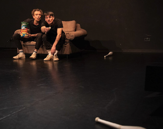 Der "Roar Circus" kommt mit seinen "Crunchy Stories" ins blaue Zelt (Foto: Studio 44) Der "Roar Circus" kommt mit seinen "Crunchy Stories" ins blaue Zelt (Foto: Studio 44)